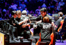 味の素 eスポーツチーム「REJECT」とスポンサー契約 冷凍「あえて、」で栄養サポート eスポーツ大会で勝利を祝う「REJECT」メンバー