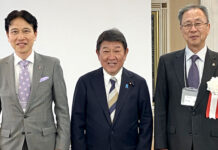 全漬連が令和8年度総会、価値向上とDX推進へ 茂木外相「漬物は世界に発信すべき食文化」 中園雅治会長(右)、遠藤栄一常務理事(左)、茂木敏充外務大臣