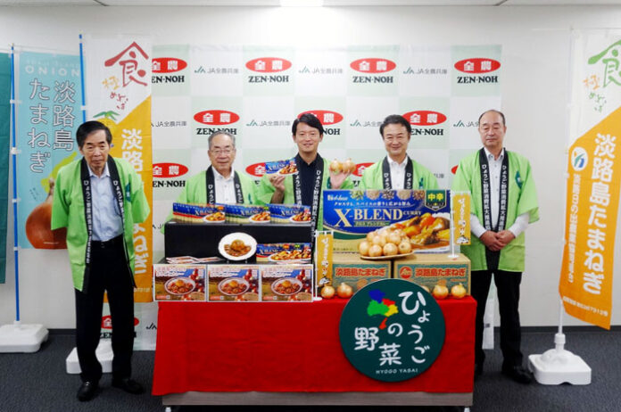 鈴木勝也支店長（右から2人目）、齋藤元彦知事（同3人目）
