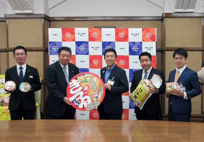 今年も「どまつり」を応援。広沢一郎市長（中央）と松本健司支店長（その左）
