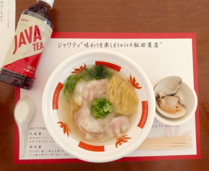 イベントで提供されたラーメンと「シンビーノ　ジャワティ　ストレート レッド」