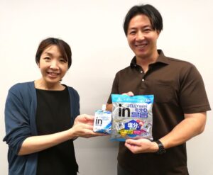左から中村望マーケティング本部健康マーケティング部inブランドマネジャーと マーケティング本部健康マーケティング部inブランドグループの清水裕貴氏