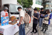 紅茶 夏本番でアイスティーに照準 「第3次紅茶ブーム」へ拍車 日本紅茶協会主催のアイスティーソーダ抽選会の様子