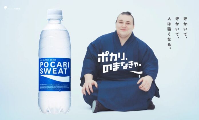 「ポカリ、のまなきゃ。」シリーズのCMに出演する安青錦関