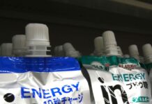森永製菓「inゼリー」をリブランディング ゼリー飲料市場再活性化へ竹内涼真さんと中川大志さんを起用 売場に並ぶ「inゼリー」