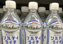 キリンビバレッジ 「世界のKitchenから」 おいしい熱中症対策に自信 新商品「ソルティライチソーダ」を加えた3品で対応 売場に並ぶ「世界のKitchenから ソルティライチ」
