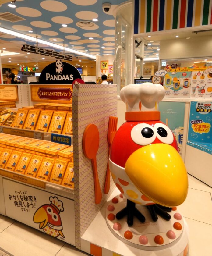 「森永のおかしなおかし屋さん」店内キッチン（写真右奥）を併設