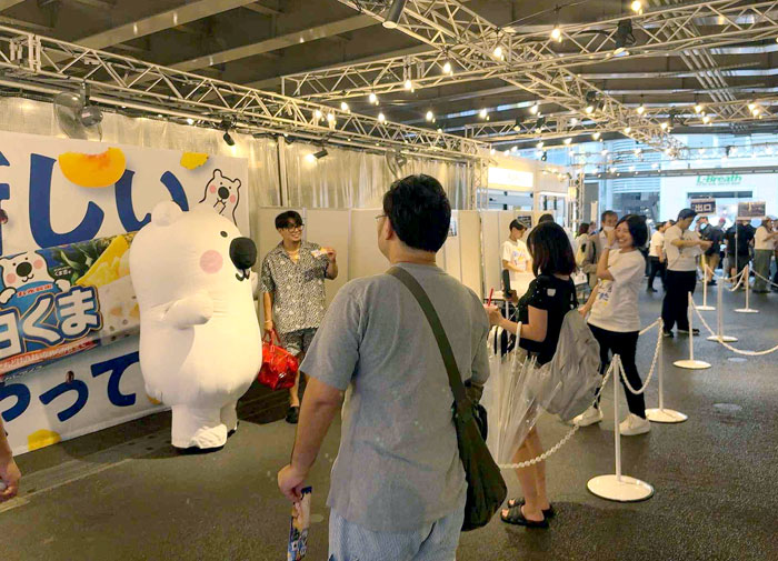新宿会場サンプリングの様子