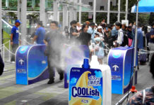 ロッテ 「クーリッシュ」で暑さ対策 退勤時サンプリング実施 冷気の噴射されるゲート