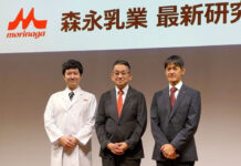 ビフィズス菌が老化遅らせる 森永乳業、日本初の臨床試験成果を発表 (左から)小田巻俊孝氏、内藤裕二教授、宮地一裕氏