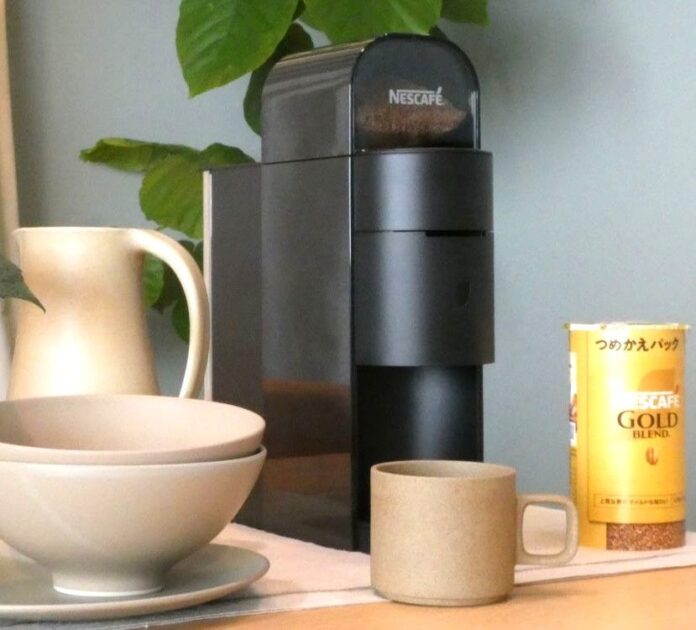 スリムで暮らしに一層寄り添った設計の「ネスカフェ ゴールドブレンド バリスタ kotone」