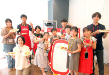 味の素冷凍食品をアレハピの子ども記者が取材 アレルギー配慮のギョーザ・から揚げなど深掘り 「おいしさと安全・安心の両立を徹底」 子ども記者と社員