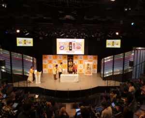 渋谷よしもと漫才劇場で新商品発表会