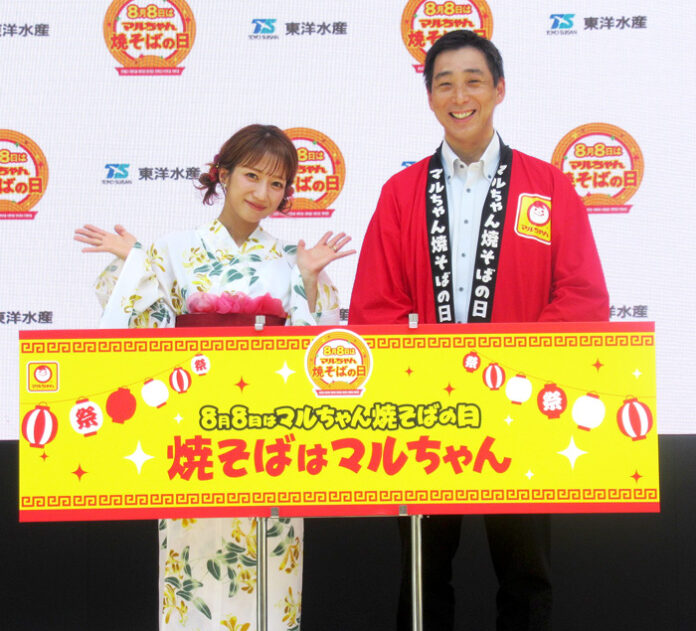 久保裕亮課長（右）と辻希美さん