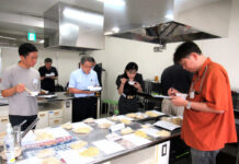 「ラーメンコンペティション日本2026」 国産小麦 生中華麺を競う 過去受賞者が地元でPR(全麺連) 審査の様子