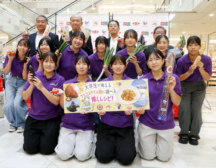 レシピを考案した学生ら