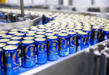 10月からビール化の「金麦」 都内サントリー工場でおいしさ体感ツアー 開発への想い伝える ビールに生まれ変わった「金麦」(サントリー〈天然水のビール工場〉東京・武蔵野で)