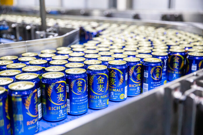 ビールに生まれ変わった「金麦」（サントリー〈天然水のビール工場〉東京・武蔵野で）