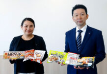 日本ハム「夕食の主菜」「弁当」提案強化 新ブランド各種投入 藤元優希室長㊧と下田哲室長(8月20日、大阪市の日本ハム本社で)