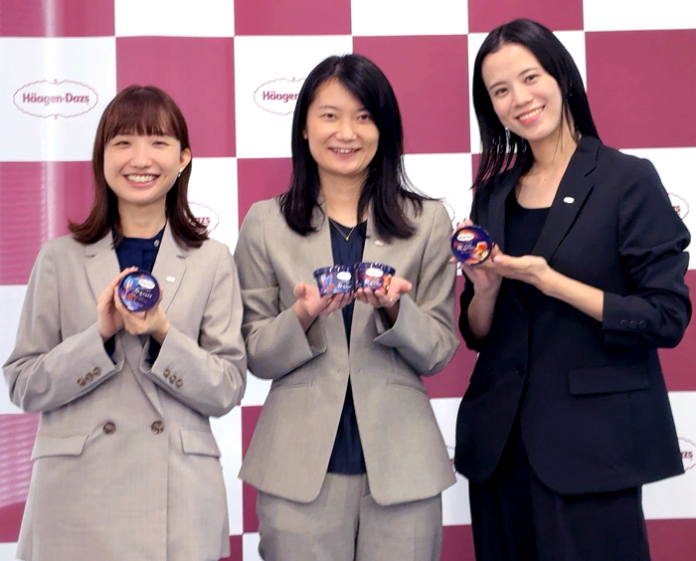 左からマーケティング本部の渡辺愛梨沙氏、脇悠子マネージャー、井上あずさ氏