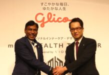 江崎グリコが健康支援サービスを開始 一人一人異なる腸内細菌の活動を把握する先進技術取り入れ「自分に合った食」を提示 江崎グリコの江崎悦朗社長(右)と Viome社のナヴィーン・ジェインFounder兼CEO
