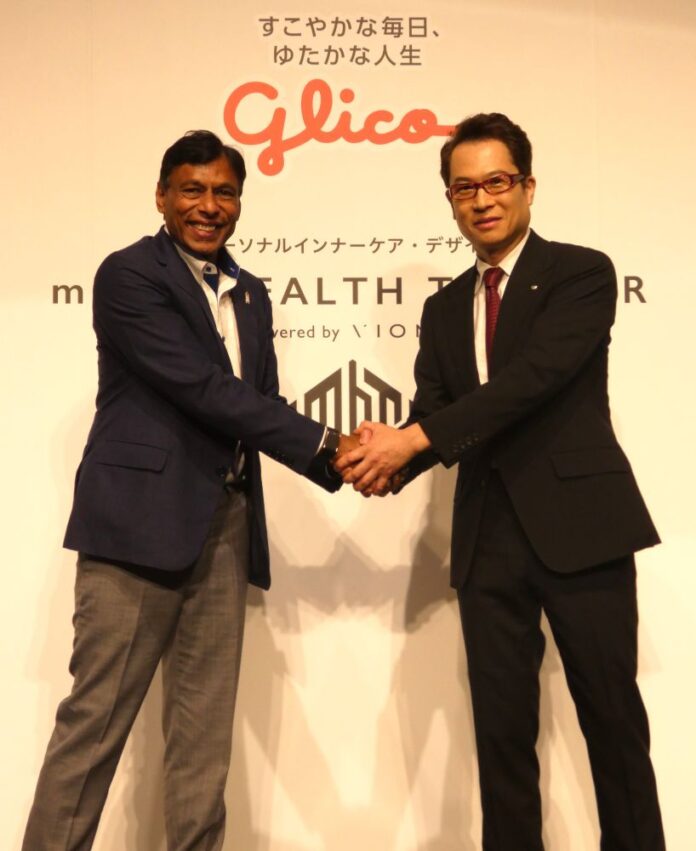 江崎グリコの江崎悦朗社長（右）と　Viome社のナヴィーン・ジェインFounder兼CEO