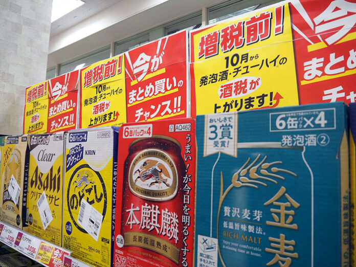 店頭では需要争奪戦も（9月、イオンスタイル品川シーサイドで）