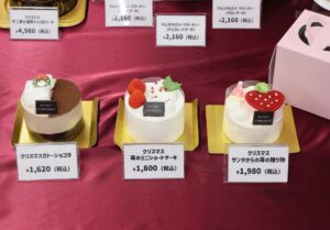 ミニサイズのホールケーキ