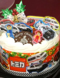 「トミカクリスマスショートケーキ」（直径125ミリ・税込5400円）