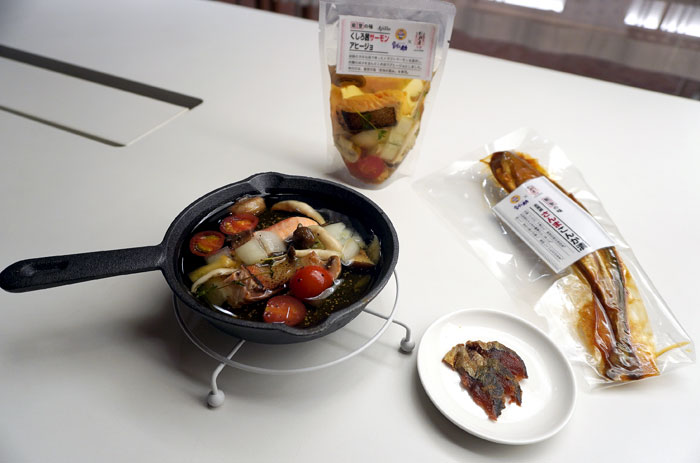 コラボ商品の「北海道産さんま こんか漬」と「くしろ茜サーモン アヒージョ」