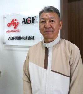 取材に応じる榎並社長
