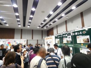 大盛況の試飲コーナー