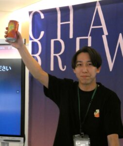 乾杯の音頭をとるマーケティング本部新カテゴリー創造グループの永山諒氏