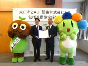 穂積市長（左）と榎並社長（右）
