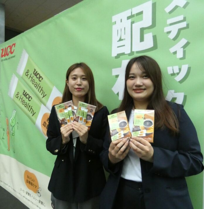 左から佐川輝氏と春名萌氏