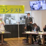 【調理部 小池選手コース】
「レモン麻婆豆腐」
考案者:西本彩希さん(2年生)、掛村瑠音さん(3年生)
主な講評:「麻婆は味が濃いものだが、意外にごはんがいらない。レモンの苦味がしっかりでているのだが嫌な苦味ではなく、すっきりできるような風味が残っていて総合的にみておいしい。作りおきできるのもいい」(小池選手) 【調理部 小池選手コース】 「レモン麻婆豆腐」 考案者:西本彩希さん(2年生)、掛村瑠音さん(3年生) 主な講評:「麻婆は味が濃いものだが、意外にごはんがいらない。レモンの苦味がしっかりでているのだが嫌な苦味ではなく、すっきりできるような風味が残っていて総合的にみておいしい。作りおきできるのもいい」(小池選手)