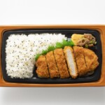 「やわらかお肉の特製とんかつ弁当」(税込698円) 「やわらかお肉の特製とんかつ弁当」(税込698円)