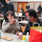 (15)大崎上島町のレモンセミナーに参加する親子 (15)大崎上島町のレモンセミナーに参加する親子