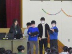プレゼンする板橋区立赤塚小学校5年生 プレゼンする板橋区立赤塚小学校5年生